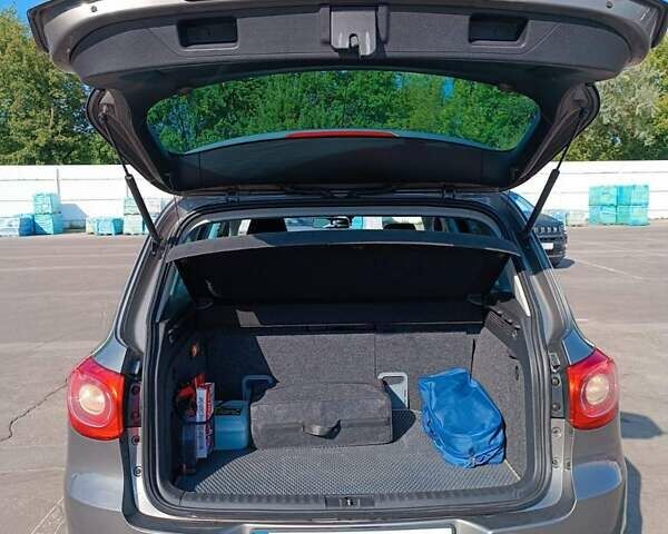 Серый Фольксваген Тигуан, объемом двигателя 1.98 л и пробегом 165 тыс. км за 11700 $, фото 7 на Automoto.ua