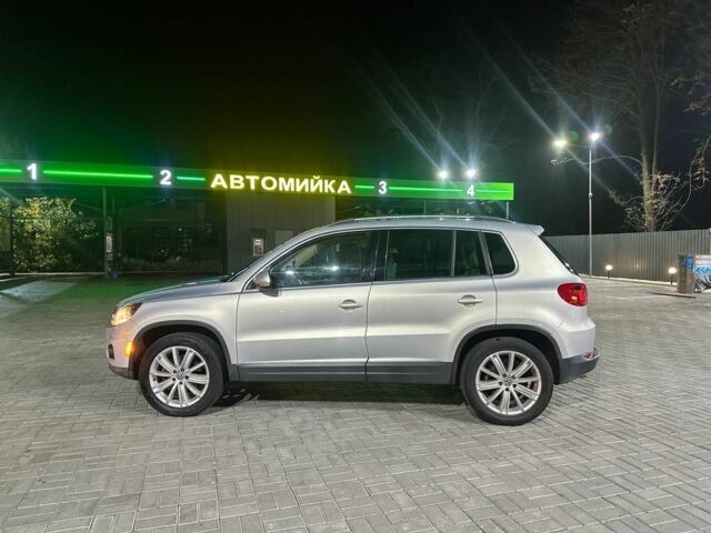 Сірий Фольксваген Тігуан, об'ємом двигуна 2 л та пробігом 241 тис. км за 9300 $, фото 8 на Automoto.ua
