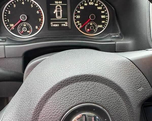 Сірий Фольксваген Тігуан, об'ємом двигуна 2 л та пробігом 117 тис. км за 11000 $, фото 6 на Automoto.ua