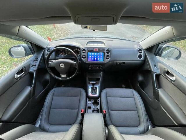 Серый Фольксваген Тигуан, объемом двигателя 2 л и пробегом 180 тыс. км за 11750 $, фото 17 на Automoto.ua