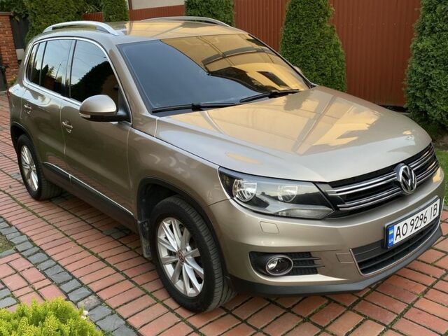 Серый Фольксваген Тигуан, объемом двигателя 1.4 л и пробегом 250 тыс. км за 10000 $, фото 2 на Automoto.ua