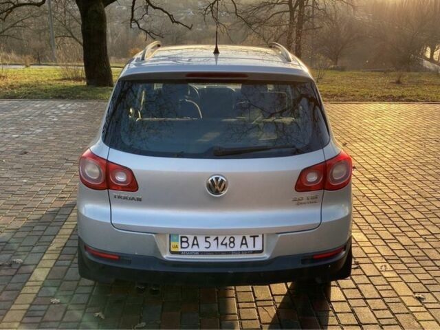 Серый Фольксваген Тигуан, объемом двигателя 2 л и пробегом 183 тыс. км за 10700 $, фото 4 на Automoto.ua