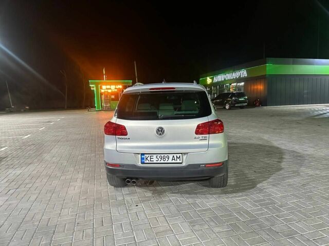 Сірий Фольксваген Тігуан, об'ємом двигуна 2 л та пробігом 241 тис. км за 9300 $, фото 12 на Automoto.ua