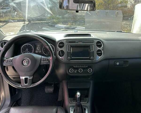 Серый Фольксваген Тигуан, объемом двигателя 1.98 л и пробегом 235 тыс. км за 10500 $, фото 4 на Automoto.ua