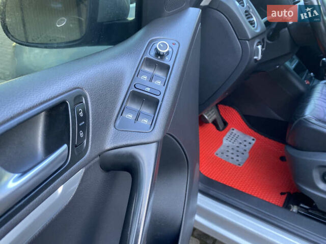 Серый Фольксваген Тигуан, объемом двигателя 1.98 л и пробегом 265 тыс. км за 11900 $, фото 13 на Automoto.ua