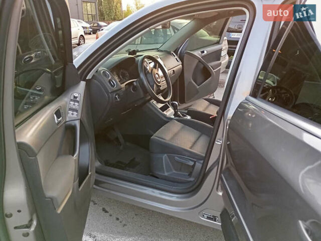 Сірий Фольксваген Тігуан, об'ємом двигуна 2 л та пробігом 298 тис. км за 13000 $, фото 8 на Automoto.ua