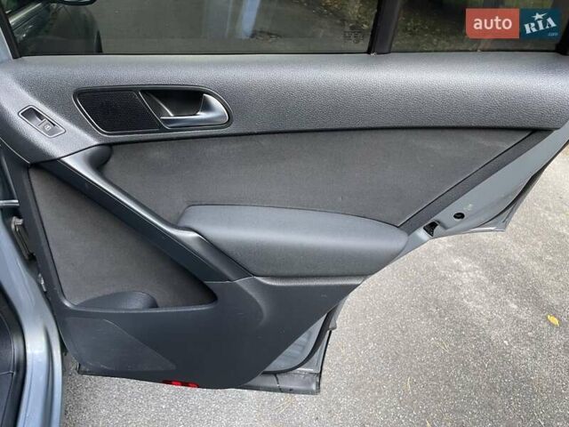 Серый Фольксваген Тигуан, объемом двигателя 2 л и пробегом 180 тыс. км за 11750 $, фото 40 на Automoto.ua