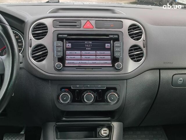 Сірий Фольксваген Тігуан, об'ємом двигуна 2 л та пробігом 189 тис. км за 10990 $, фото 27 на Automoto.ua