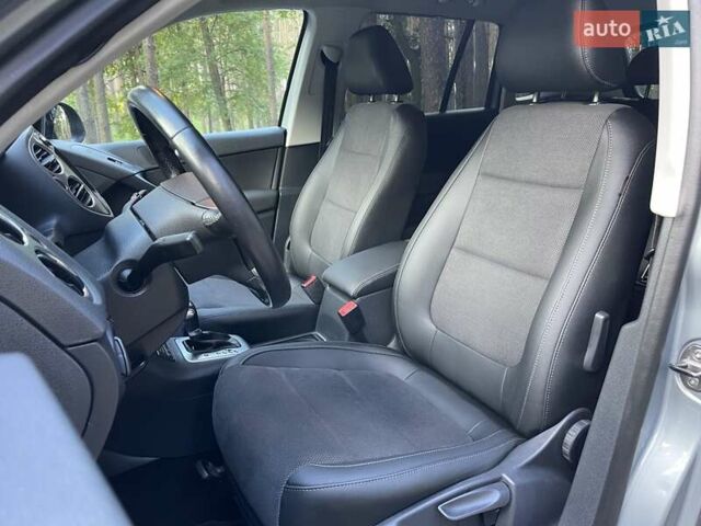 Серый Фольксваген Тигуан, объемом двигателя 2 л и пробегом 180 тыс. км за 11750 $, фото 12 на Automoto.ua