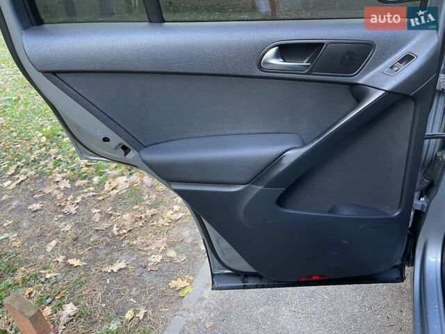 Серый Фольксваген Тигуан, объемом двигателя 2 л и пробегом 180 тыс. км за 11750 $, фото 38 на Automoto.ua