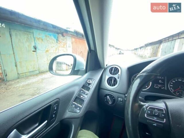 Серый Фольксваген Тигуан, объемом двигателя 1.98 л и пробегом 228 тыс. км за 9000 $, фото 16 на Automoto.ua