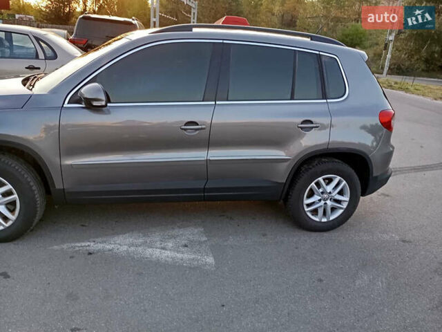 Сірий Фольксваген Тігуан, об'ємом двигуна 2 л та пробігом 298 тис. км за 13000 $, фото 5 на Automoto.ua