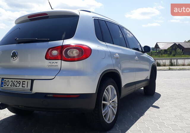 Серый Фольксваген Тигуан, объемом двигателя 1.98 л и пробегом 247 тыс. км за 12500 $, фото 3 на Automoto.ua