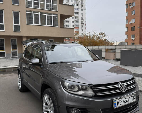 Сірий Фольксваген Тігуан, об'ємом двигуна 1.98 л та пробігом 225 тис. км за 10400 $, фото 3 на Automoto.ua