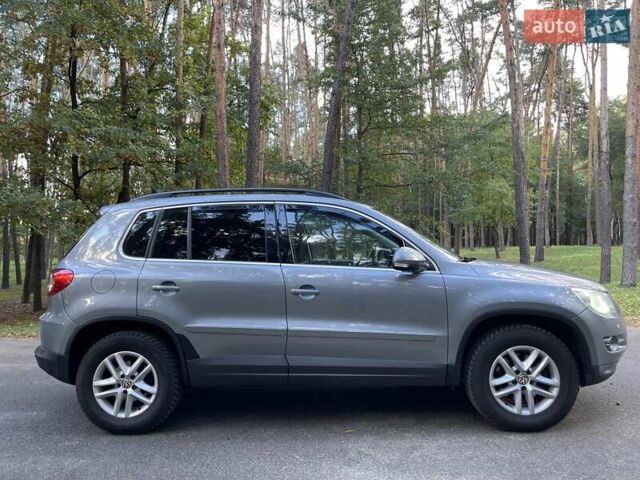 Серый Фольксваген Тигуан, объемом двигателя 2 л и пробегом 180 тыс. км за 11999 $, фото 3 на Automoto.ua