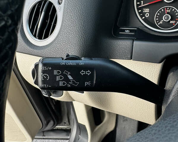 Сірий Фольксваген Тігуан, об'ємом двигуна 1.98 л та пробігом 268 тис. км за 10800 $, фото 17 на Automoto.ua