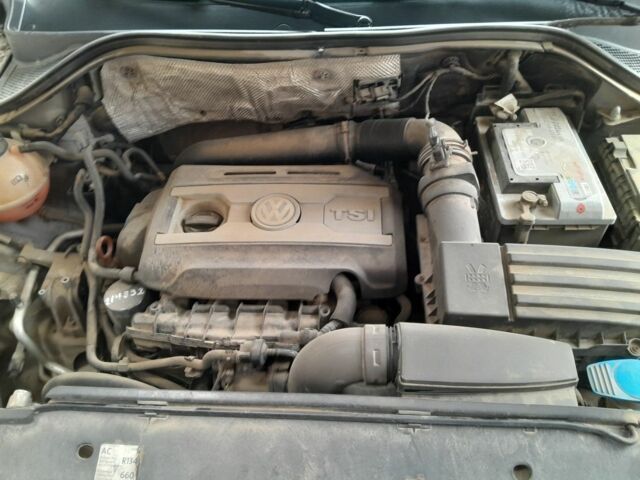 Серый Фольксваген Тигуан, объемом двигателя 2 л и пробегом 217 тыс. км за 12000 $, фото 9 на Automoto.ua