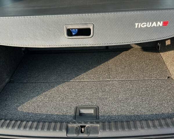 Сірий Фольксваген Тігуан, об'ємом двигуна 1.39 л та пробігом 177 тис. км за 9800 $, фото 10 на Automoto.ua