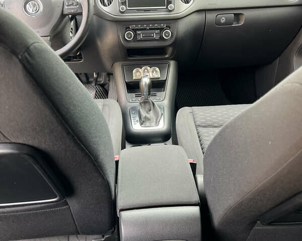 Серый Фольксваген Тигуан, объемом двигателя 2.02 л и пробегом 277 тыс. км за 9300 $, фото 15 на Automoto.ua