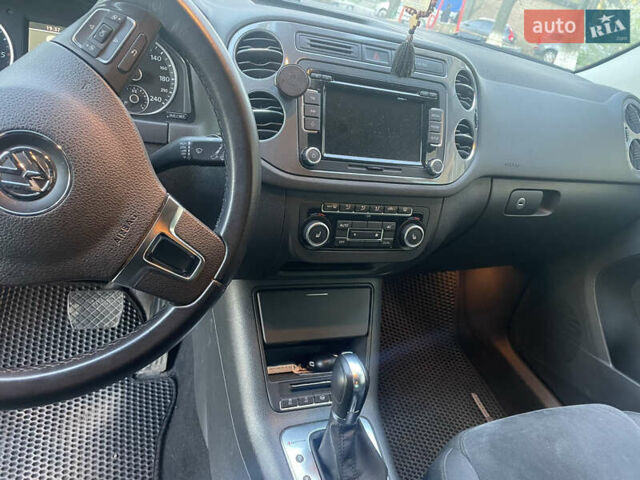 Серый Фольксваген Тигуан, объемом двигателя 2 л и пробегом 160 тыс. км за 17500 $, фото 4 на Automoto.ua