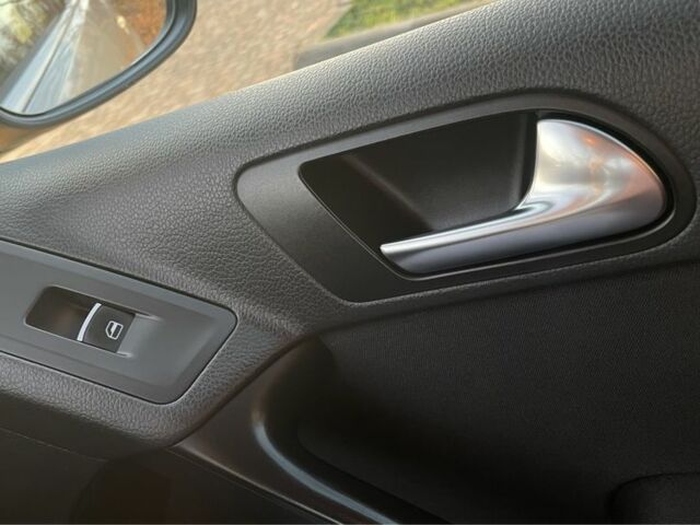 Серый Фольксваген Тигуан, объемом двигателя 2 л и пробегом 183 тыс. км за 10700 $, фото 12 на Automoto.ua