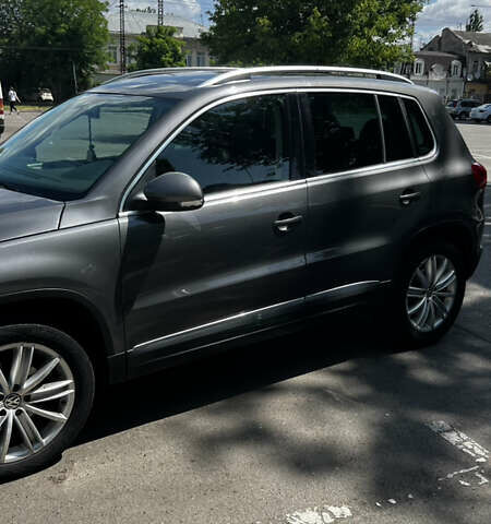 Серый Фольксваген Тигуан, объемом двигателя 1.98 л и пробегом 258 тыс. км за 10500 $, фото 2 на Automoto.ua