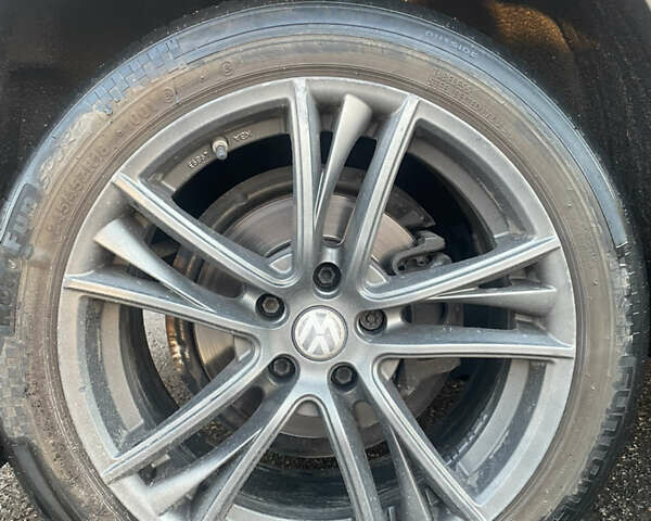 Серый Фольксваген Тигуан, объемом двигателя 1.97 л и пробегом 300 тыс. км за 12500 $, фото 1 на Automoto.ua