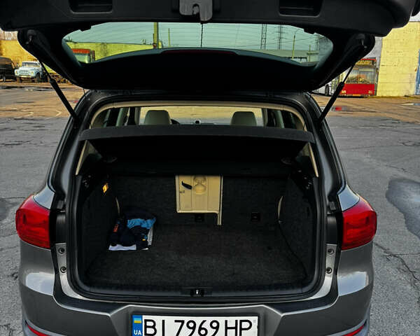 Сірий Фольксваген Тігуан, об'ємом двигуна 1.98 л та пробігом 268 тис. км за 10800 $, фото 31 на Automoto.ua