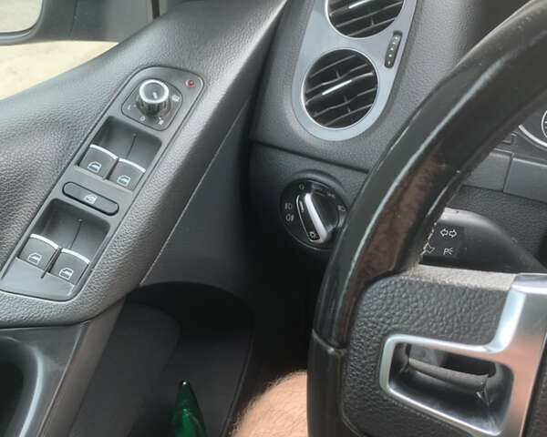 Серый Фольксваген Тигуан, объемом двигателя 1.98 л и пробегом 250 тыс. км за 11750 $, фото 14 на Automoto.ua