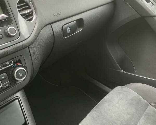 Серый Фольксваген Тигуан, объемом двигателя 1.98 л и пробегом 250 тыс. км за 11750 $, фото 12 на Automoto.ua