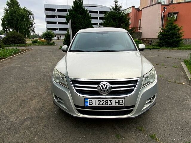 Сірий Фольксваген Тігуан, об'ємом двигуна 2 л та пробігом 221 тис. км за 11800 $, фото 2 на Automoto.ua