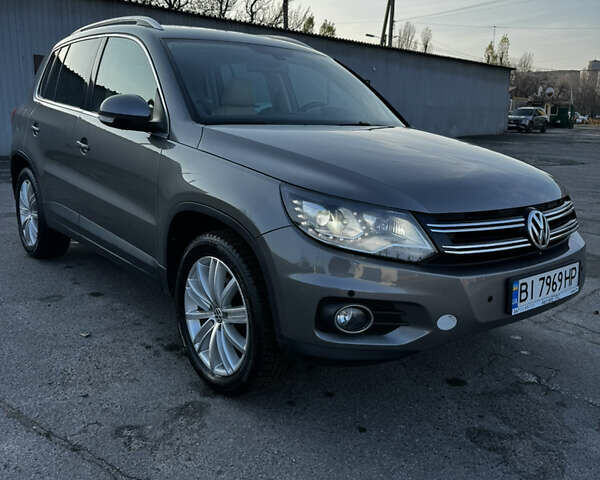Сірий Фольксваген Тігуан, об'ємом двигуна 1.98 л та пробігом 268 тис. км за 10800 $, фото 2 на Automoto.ua