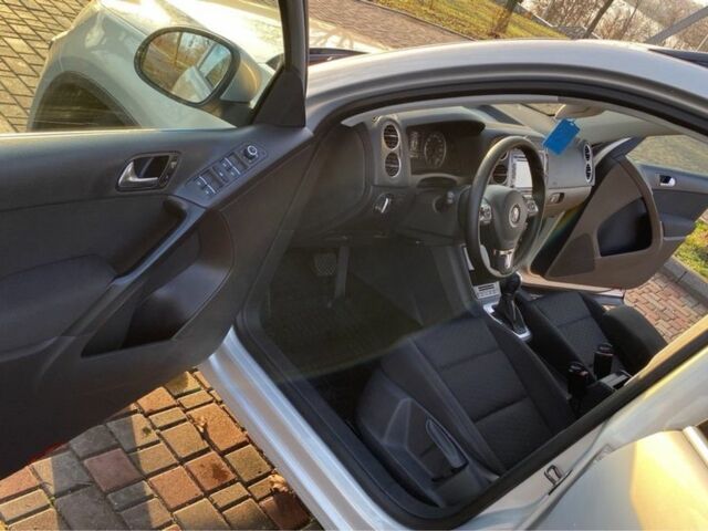 Серый Фольксваген Тигуан, объемом двигателя 2 л и пробегом 183 тыс. км за 10700 $, фото 5 на Automoto.ua