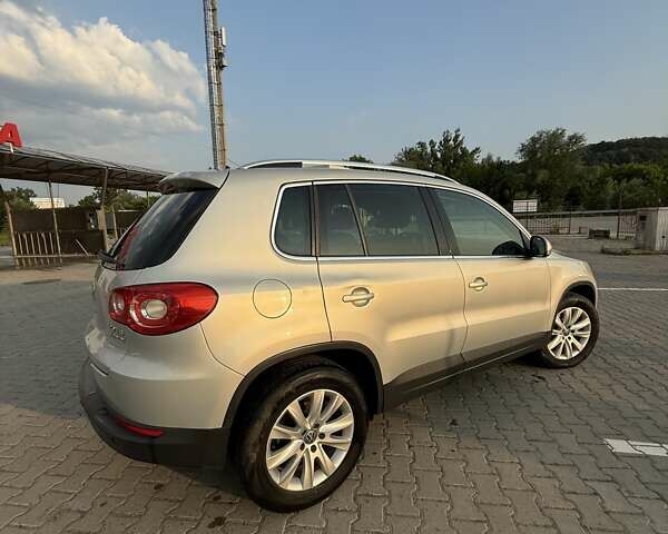 Серый Фольксваген Тигуан, объемом двигателя 1.98 л и пробегом 300 тыс. км за 10500 $, фото 3 на Automoto.ua