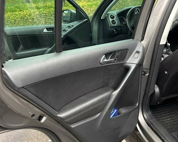 Сірий Фольксваген Тігуан, об'ємом двигуна 1.98 л та пробігом 194 тис. км за 10800 $, фото 13 на Automoto.ua