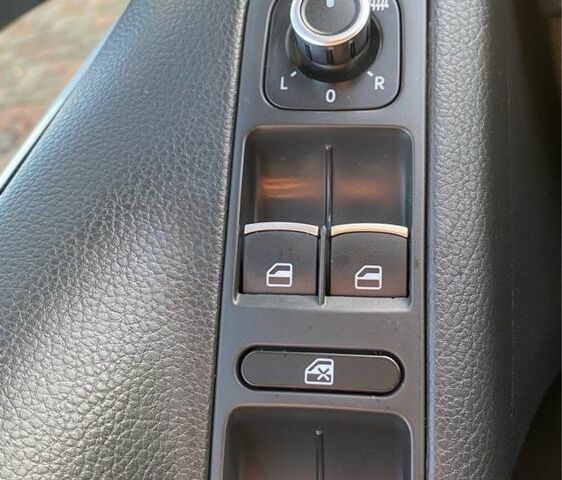 Серый Фольксваген Тигуан, объемом двигателя 2 л и пробегом 183 тыс. км за 10700 $, фото 10 на Automoto.ua