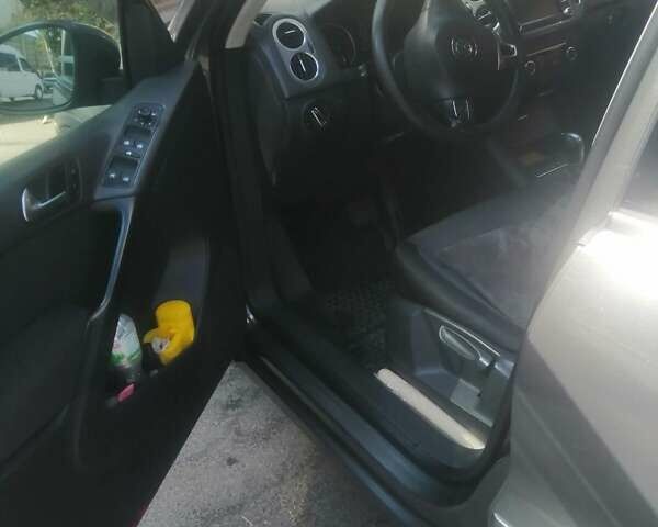 Серый Фольксваген Тигуан, объемом двигателя 1.97 л и пробегом 412 тыс. км за 10000 $, фото 15 на Automoto.ua