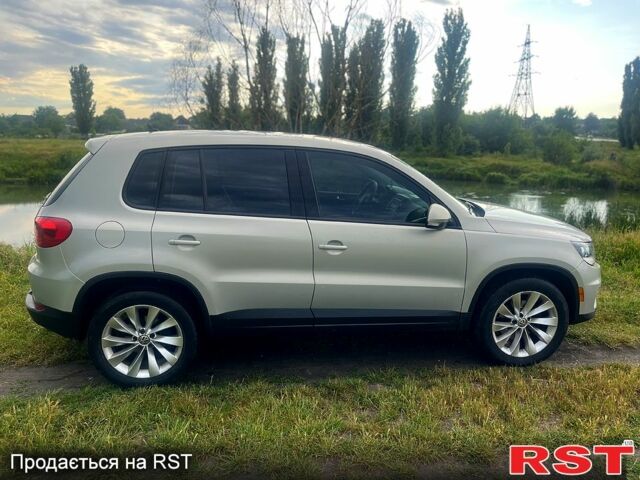 Серый Фольксваген Тигуан, объемом двигателя 2 л и пробегом 260 тыс. км за 9900 $, фото 2 на Automoto.ua