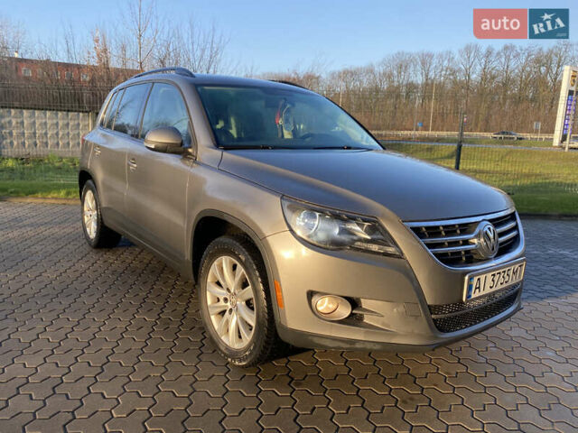 Серый Фольксваген Тигуан, объемом двигателя 2 л и пробегом 289 тыс. км за 10799 $, фото 1 на Automoto.ua