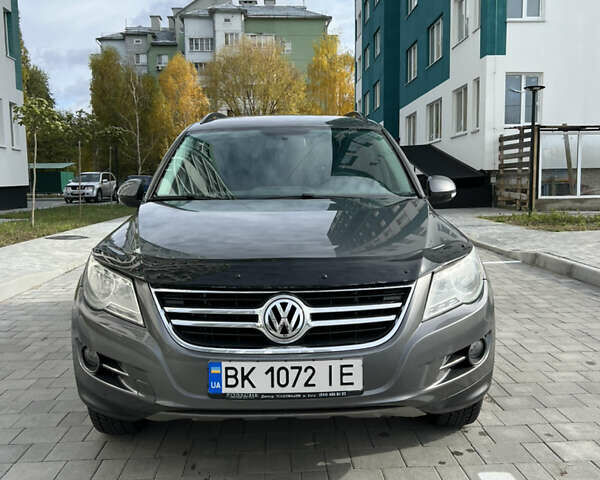 Серый Фольксваген Тигуан, объемом двигателя 2.02 л и пробегом 277 тыс. км за 9300 $, фото 7 на Automoto.ua