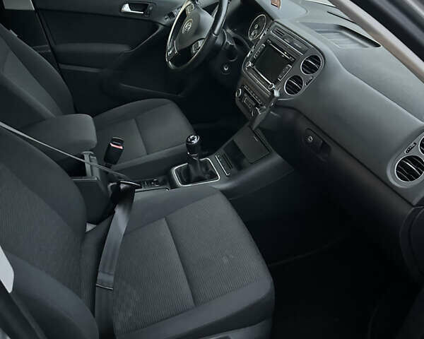 Серый Фольксваген Тигуан, объемом двигателя 1.97 л и пробегом 208 тыс. км за 16500 $, фото 11 на Automoto.ua