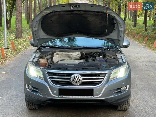 Серый Фольксваген Тигуан, объемом двигателя 2 л и пробегом 180 тыс. км за 11750 $, фото 44 на Automoto.ua