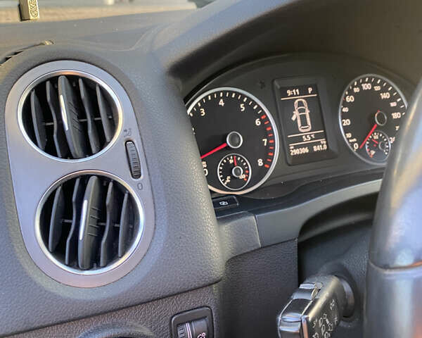 Серый Фольксваген Тигуан, объемом двигателя 2 л и пробегом 289 тыс. км за 10799 $, фото 11 на Automoto.ua