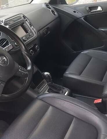 Серый Фольксваген Тигуан, объемом двигателя 2.04 л и пробегом 218 тыс. км за 10600 $, фото 2 на Automoto.ua