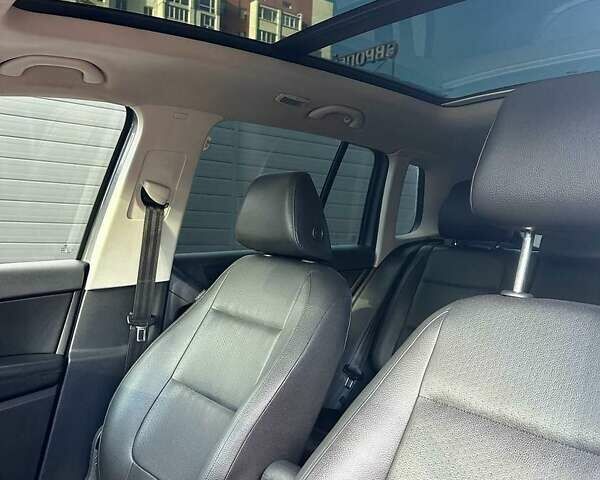 Серый Фольксваген Тигуан, объемом двигателя 1.98 л и пробегом 235 тыс. км за 10500 $, фото 6 на Automoto.ua