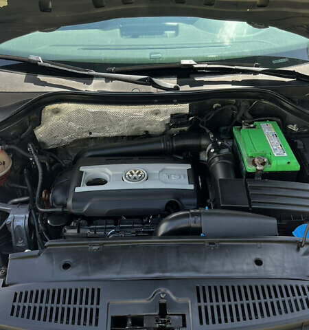 Серый Фольксваген Тигуан, объемом двигателя 1.98 л и пробегом 258 тыс. км за 10500 $, фото 12 на Automoto.ua