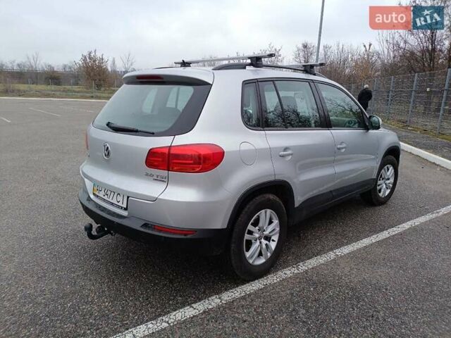 Серый Фольксваген Тигуан, объемом двигателя 1.98 л и пробегом 132 тыс. км за 12500 $, фото 2 на Automoto.ua