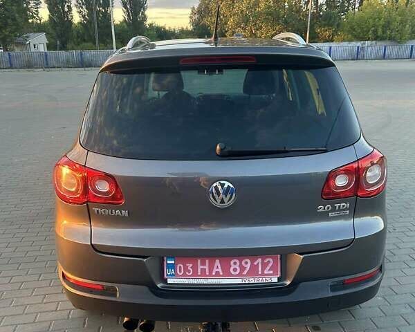 Сірий Фольксваген Тігуан, об'ємом двигуна 2 л та пробігом 230 тис. км за 12900 $, фото 9 на Automoto.ua