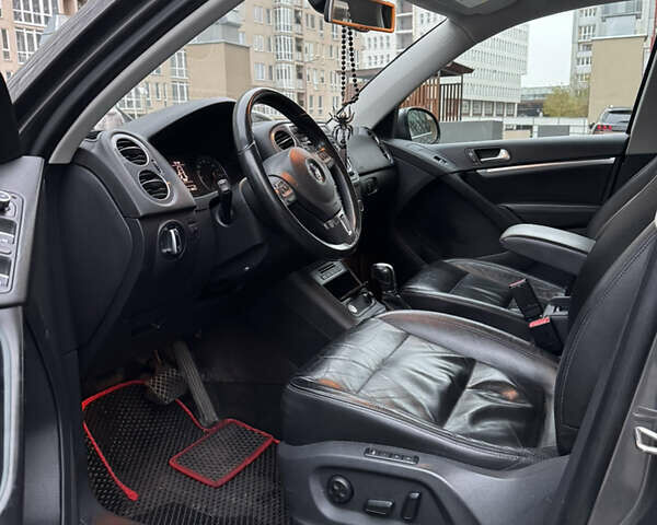 Сірий Фольксваген Тігуан, об'ємом двигуна 1.98 л та пробігом 225 тис. км за 10400 $, фото 5 на Automoto.ua