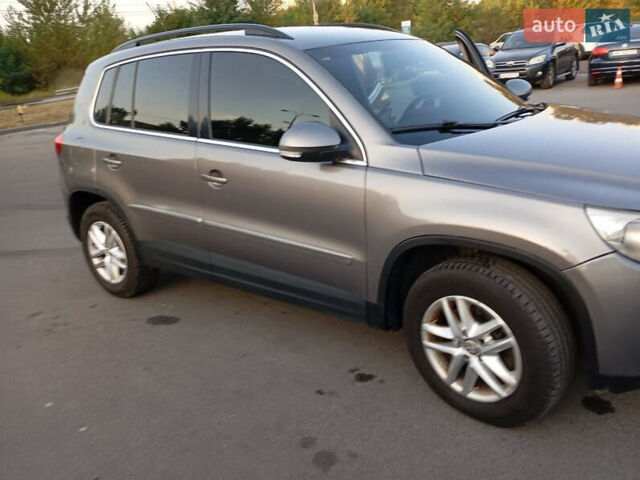 Сірий Фольксваген Тігуан, об'ємом двигуна 2 л та пробігом 298 тис. км за 13000 $, фото 4 на Automoto.ua